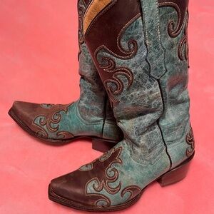 “Corky’s Girls” Turquoise and Brown Western Boots.
Rustic & Weathered looking.